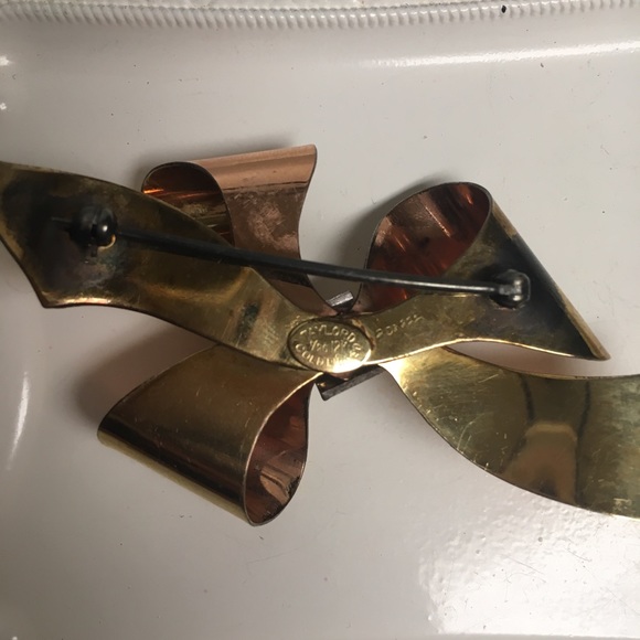 1940s Taylord Signed Ribbon Bow Brooch - Picture 7 of 7